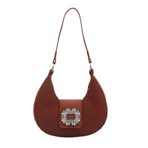 Sac croissant plissé marron avec une boucle carrée scintillante ornée de strass brillants