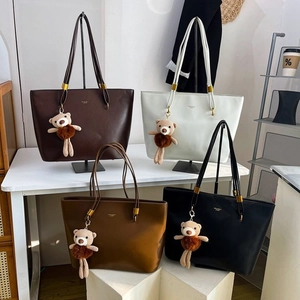 Minimalist large capacity tote bag in four colors with cute teddy bear charm