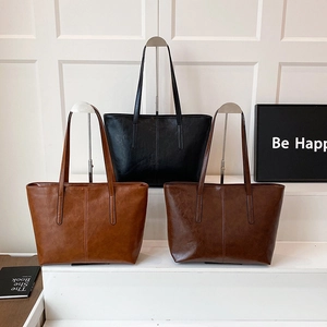 Vintage PU Leather Tote Bag Large Capacity Shoulder Bag Simple Vertical Stitching Daily Commuting Women Handbag Accessory Charm