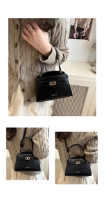 Détail du sac à main noir texture crocodile avec fermoir doré et bandoulière fine