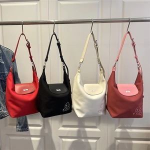 Borse tote in tela alla moda in quattro colori con ricamo a cane e fibbia a osso