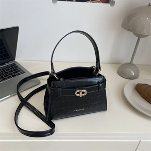 Sac à main chic noir à motif crocodile avec fermoir rotatif doré pour le quotidien