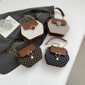 Sac À Bandoulière Rétro Hexagone Femmes Cuir PU Imprimé Monogramme Chaîne Métal Boucle Tête De Chat Vintage Chic Français