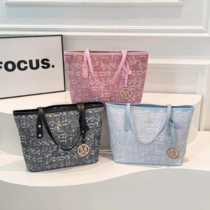 Large Capacity Tote Bag Women Woven Pattern PU Leather Shoulder Bag Fashion Elegant Handbag With Metal Charm