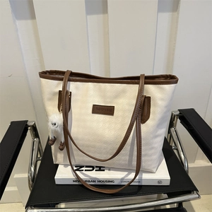 Large Capacity Tote Bag PU Leather Embossed Houndstooth Shoulder Handbag For Office College Chic With Plush Charm