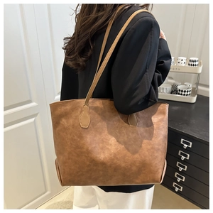 Borsa tote marrone in pelle vintage con ampia capacità e spalline lunghe sottili