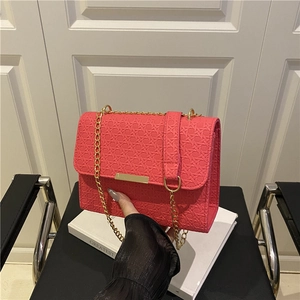 Pink woven texture chain crossbody bag for women with elegant gold hardware