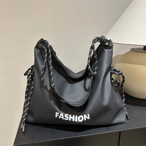 Grand sac fourre-tout en nylon noir avec imprimé FASHION blanc et anses corde