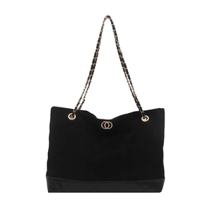 Grand sac cabas noir avec motif matelassé et boucle métallique dorée élégante