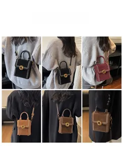 Petit sac carré chic présenté sous plusieurs angles dans un montage photo à six cases