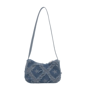 Sac à bandoulière rétro en jean bleu clair avec motif étoile et bords effilochés