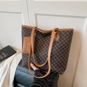 Grand sac cabas rétro à monogramme avec bandoulières brunes et petite pochette