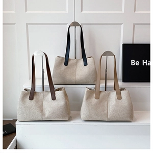 Tre borse tote minimaliste in tessuto composito con manici in pelle PU a contrasto