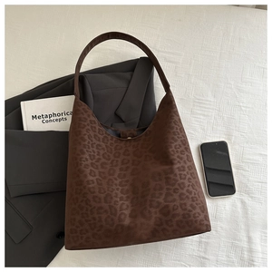 Detail of large leopard print tote bag with soft texture for office and casual style