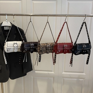 Sac Sous Les Aisselles En Cuir PU À Rivets Punk Vintage Style Rock Y2K Imprimé Léopard Boucle Métallique Pour Femmes