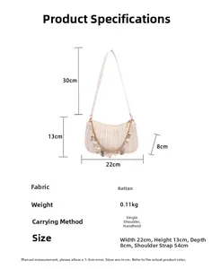 Détails du sac sous le bras en paille avec breloques de perles et dimensions précises