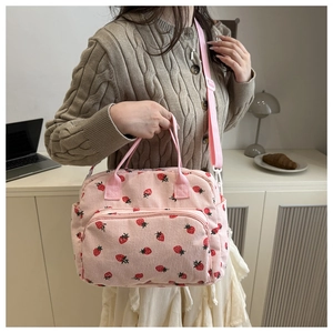 Sac à déjeuner en velours côtelé rose à motif fraise avec bandoulière réglable chez soi
