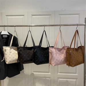 Sacs cabas en similicuir grainé avec imprimé ours et cordons de serrage en cinq coloris