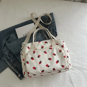 Sac fourre-tout en velours côtelé à broderie fraise avec bandoulière réglable