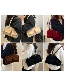 Vues multiples de petits sacs à bandoulière pour femmes en crème, bordeaux, café et noir