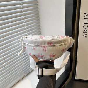 Crossbody borsttas met bloemenprint, roze rozenpatronen en verstelbare nylon riem