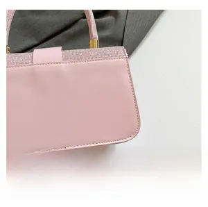 Détails de cuir PU rose et paillettes avec finitions métalliques dorées du sac