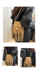 Détails du sac bandoulière bohème à franges avec texture daim et accents de perles en bois