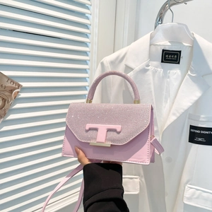 Sac à main rose avec strass, boucle logo 'T' et garniture dorée pour femme bandoulière