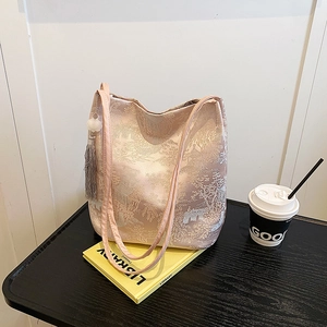 Elegant pink jacquard bucket bag with traditional landscape pattern and tassel charm