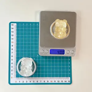Detail showing weight and dimensions of the glitter bear phone grip with pearl base