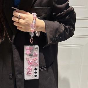 Détail de la coque pliante avec étoile rose, chien ballon et dragonne en perles