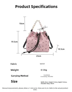 Tableau des tailles pour sac seau rose avec dimensions 23x19,5x10,5cm et bandoulière