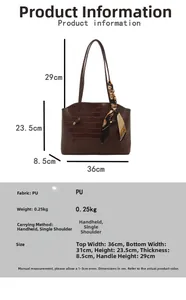 Dettaglio della borsa tote marrone coccodrillo con dimensioni e manico con foulard