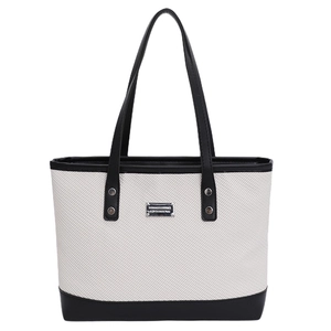 Borsa tote intrecciata beige minimalista con finiture in pelle nera e logo