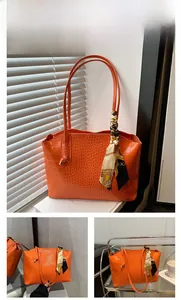 Vue détaillée du sac cabas orange motif crocodile avec foulard décoratif en soie sur l'anse