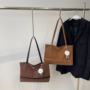Leopard Print Tote Bag Women Large Capacity Suede PU Leather Shoulder Handbag Commuter Casual With Plush Monster Pendant