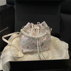 White drawstring bucket bag with cartoon animal prints and elegant pearl chain handle