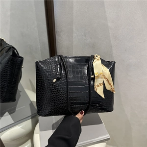 Sac cabas chic noir à motif crocodile avec foulard en soie et grande capacité de rangement