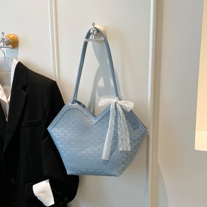 Sac fourre-tout jacquard bleu clair avec nœud en dentelle blanche et col en V