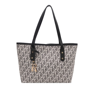 Sac fourre-tout à imprimé monogramme FAS LOU noir avec pendentif doré lettre R