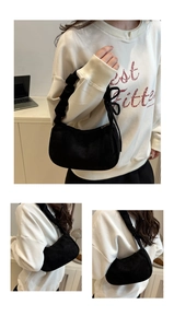 Détail du sac bandoulière croissant noir avec bandoulière plissée et nœud sur le côté