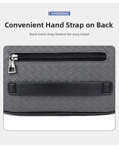 Detalle de textura de cuero trenzado con asa trasera y bolsillo con cremallera en bolso hombre