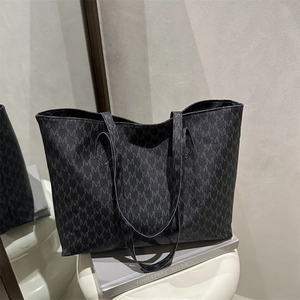 Large capacity tote bag with dark M-letter monogram pattern for versatile commuting
