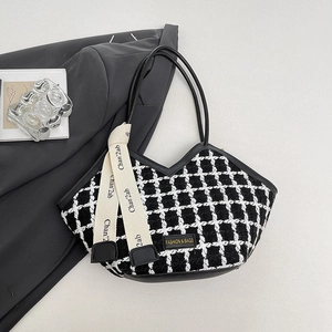 Sac fourre-tout en tweed à carreaux avec garniture en cuir et ruban de soie décoratif