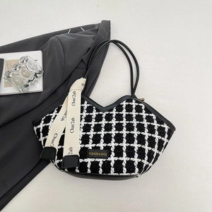 Sac cabas en tweed à carreaux noir et blanc avec ruban élégant et bords en V