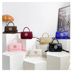Sac À Main Femme En Cuir Verni Petit Sac À Bandoulière Carré Avec Logo M Doré Mode Rétro Bandoulière Réglable