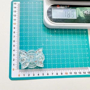 Blue glitter butterfly phone grip measurement showing 18.3g weight and 5cm size