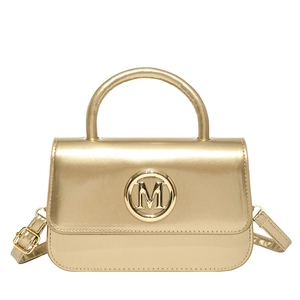 Sac à main doré brillant avec logo 'M' métallique et bandoulière réglable chic
