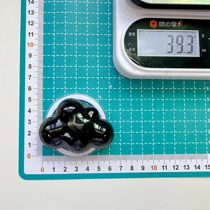 Detailed view of black cloud phone socket showing 39.3g weight on an electronic scale