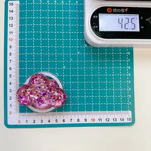 Glitter cloud phone socket showing weight of 42.5g on scale and 6cm width on mat
